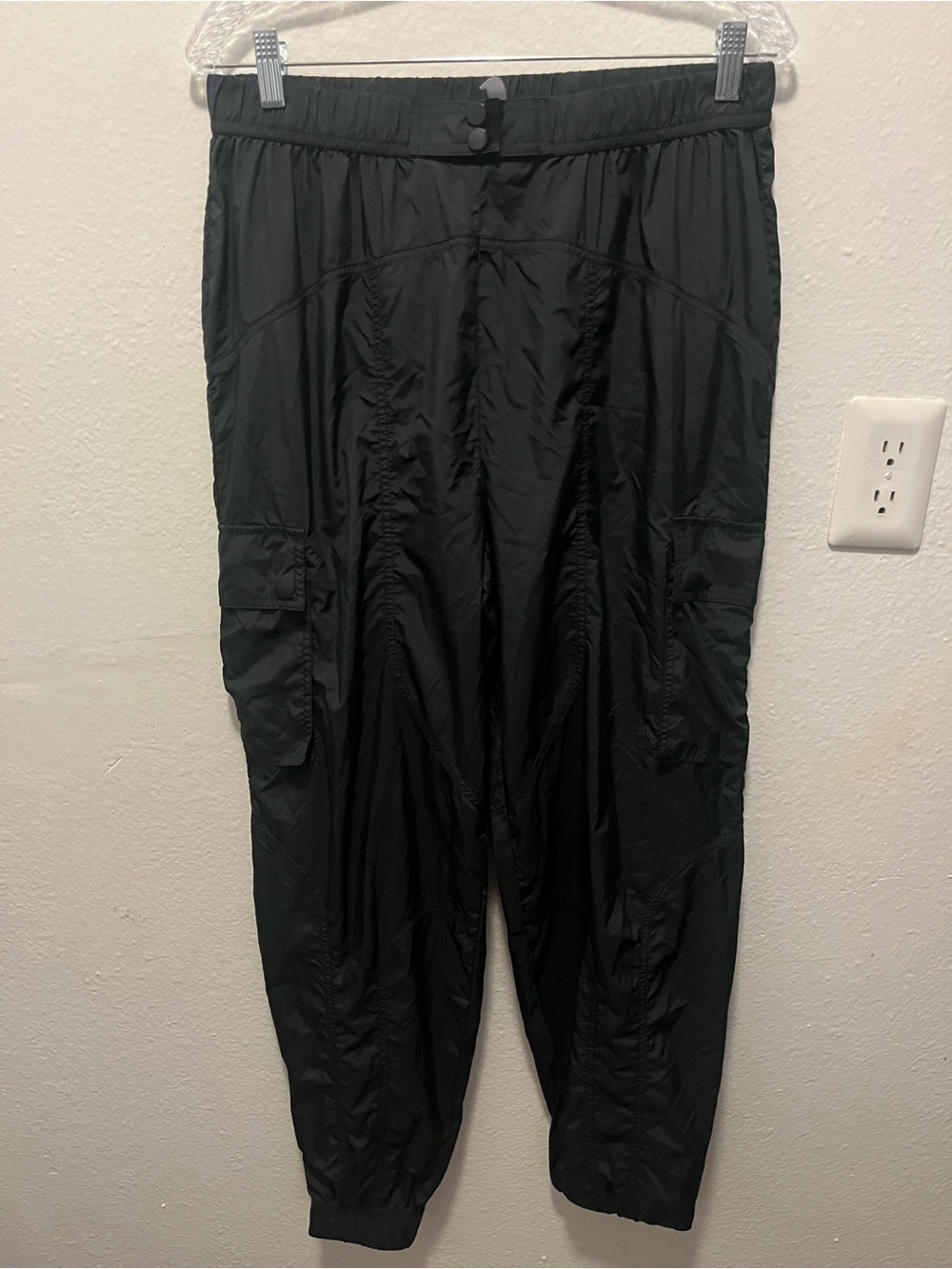 Fabletics Women's Black LightWeight Cargo Jogger Pants Utility Hiking Size Large